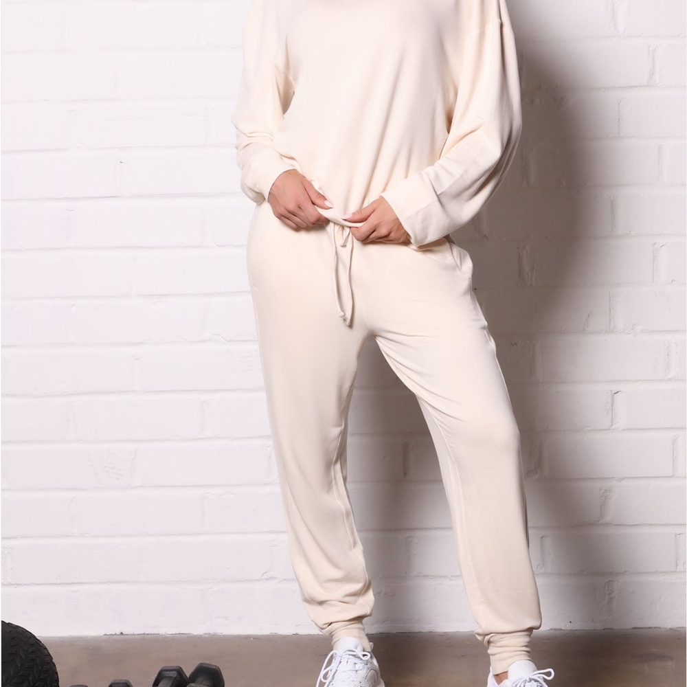Cute Cream Lounge Pants-   NWT Sz Medium